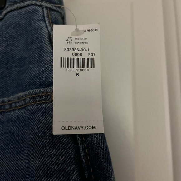 Old Navy High-Rise Secret-Slim Pockets Denim Skirt - Picture 3 of 6